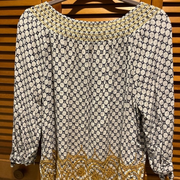 113. WOMENS FEVER L DETAIL TOP - Picture 8 of 8